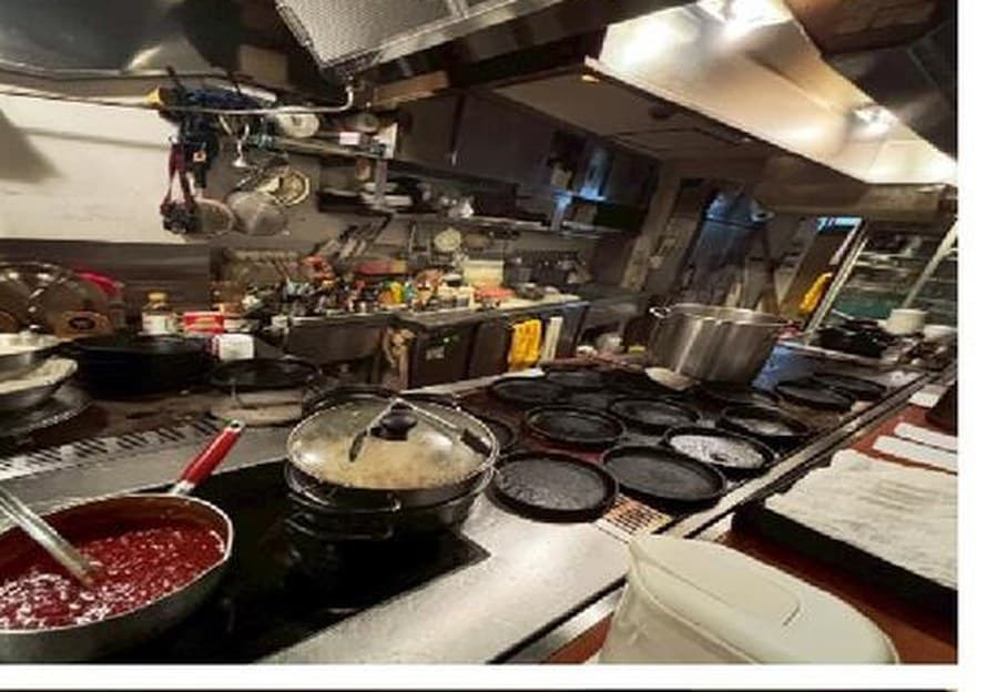 目黒駅徒歩4分 重飲食可！鉄板焼き居抜き物件 サムネイル2