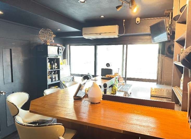 六本木駅徒歩6分 ARUGA18 ビル バー居抜き物件 サムネイル2