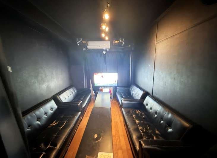 六本木駅徒歩6分 ARUGA18 ビル バー居抜き物件 サムネイル3