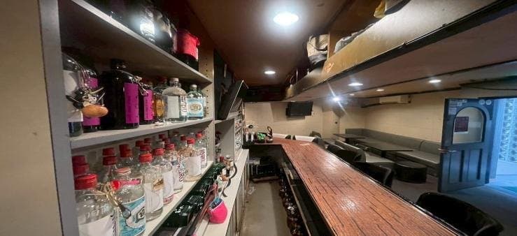 西川口駅徒歩5分 かなめビルA バー居抜き物件 サムネイル2