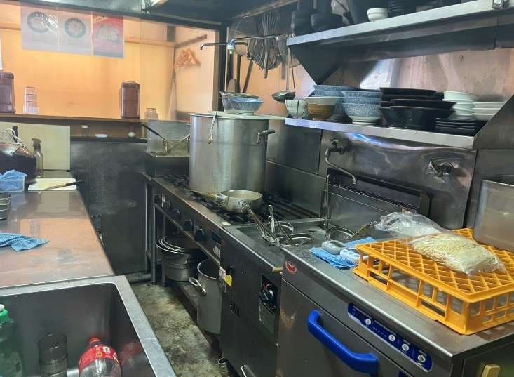 大山駅徒歩6分 新井店舗 ラーメン居抜き物件 サムネイル3