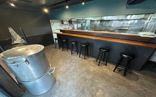 津久井浜駅徒歩1分 津久井AYビル ラーメン居抜き物件 サムネイル2