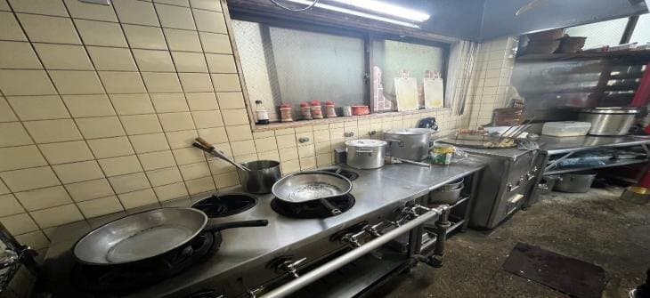 弘明寺駅徒歩3分 弘明寺貸し店舗 カレー居抜き物件 サムネイル3