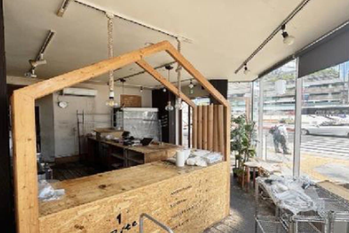 港区 カフェ向け飲食店居抜き物件 都営浅草線 泉岳寺駅 徒歩1分 / 高輪ゲートウェイ駅 徒歩5分 泉岳寺駅徒歩1分 1階カフェ居抜き 写真1